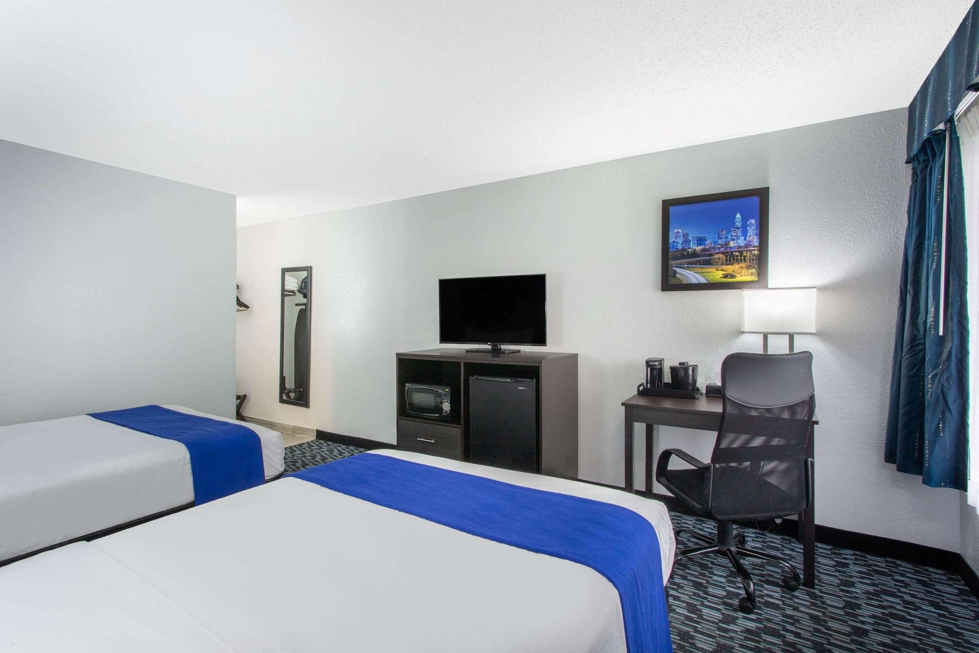 Baymont By Wyndham Charlotte University Екстер'єр фото