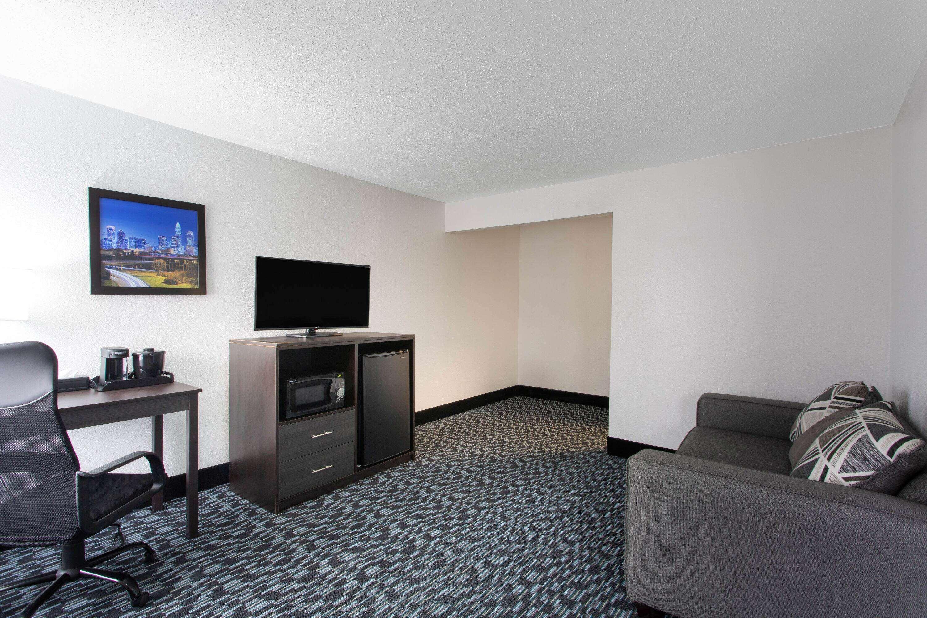 Baymont By Wyndham Charlotte University Екстер'єр фото