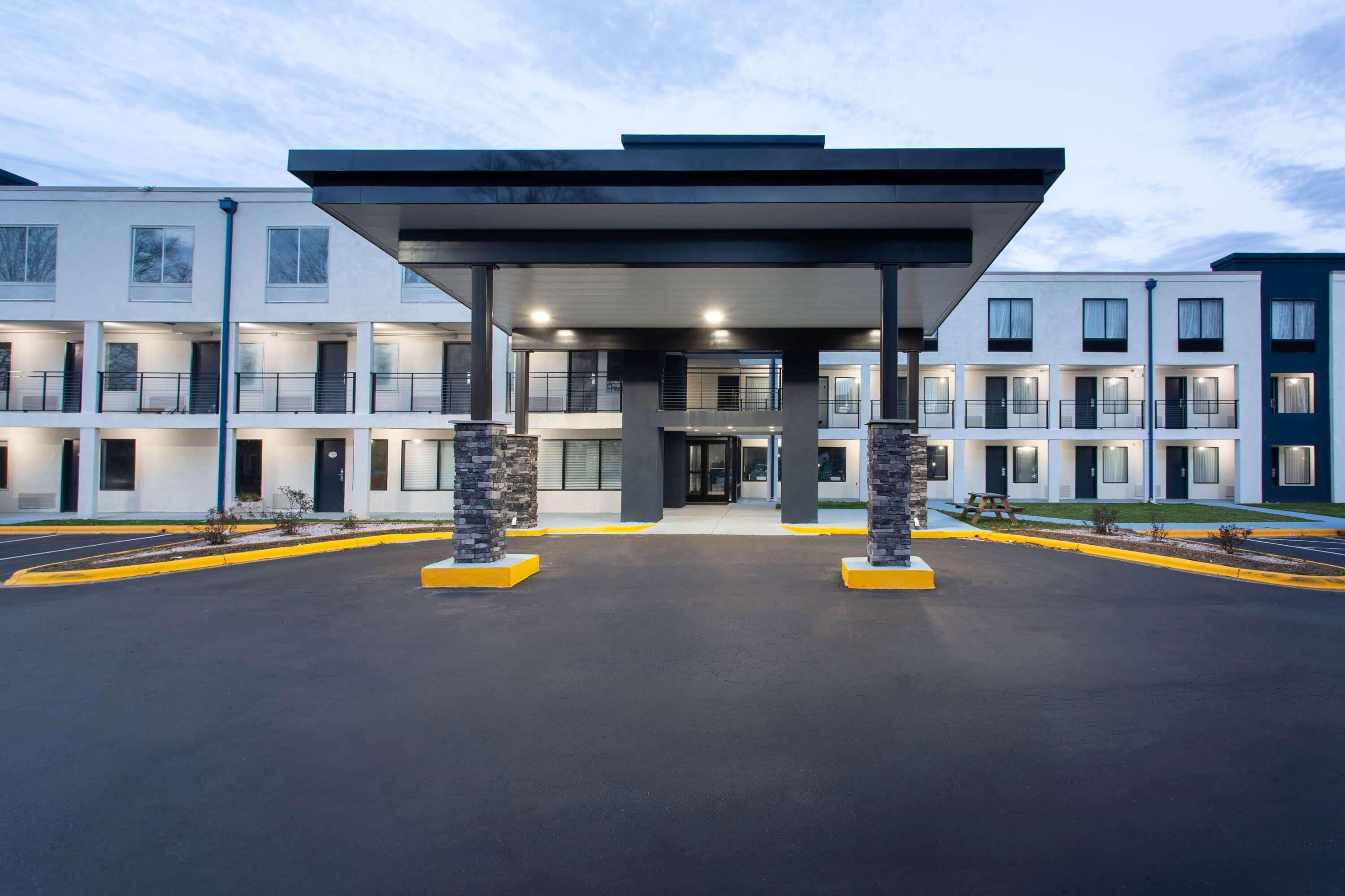 Baymont By Wyndham Charlotte University Екстер'єр фото